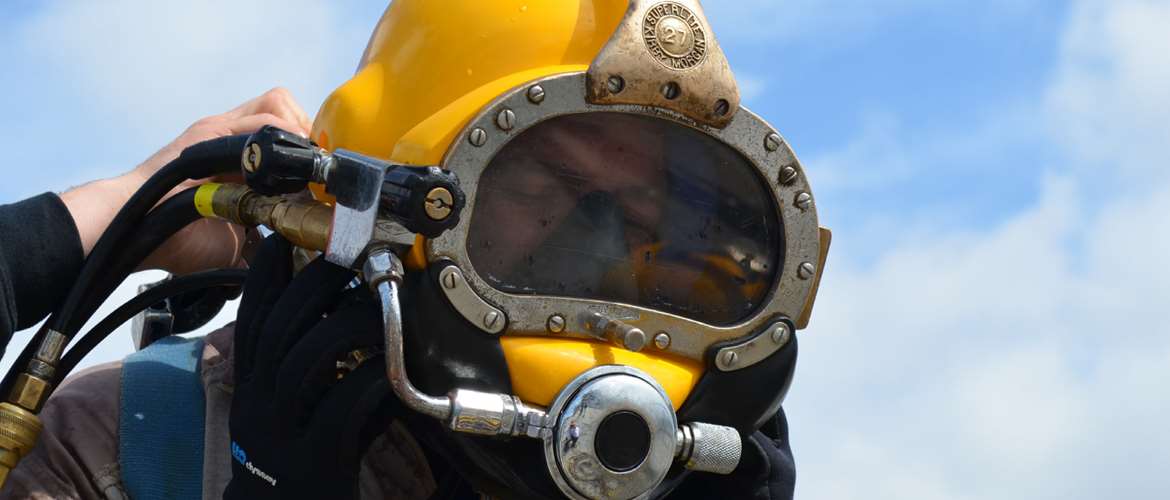 deep sea divers